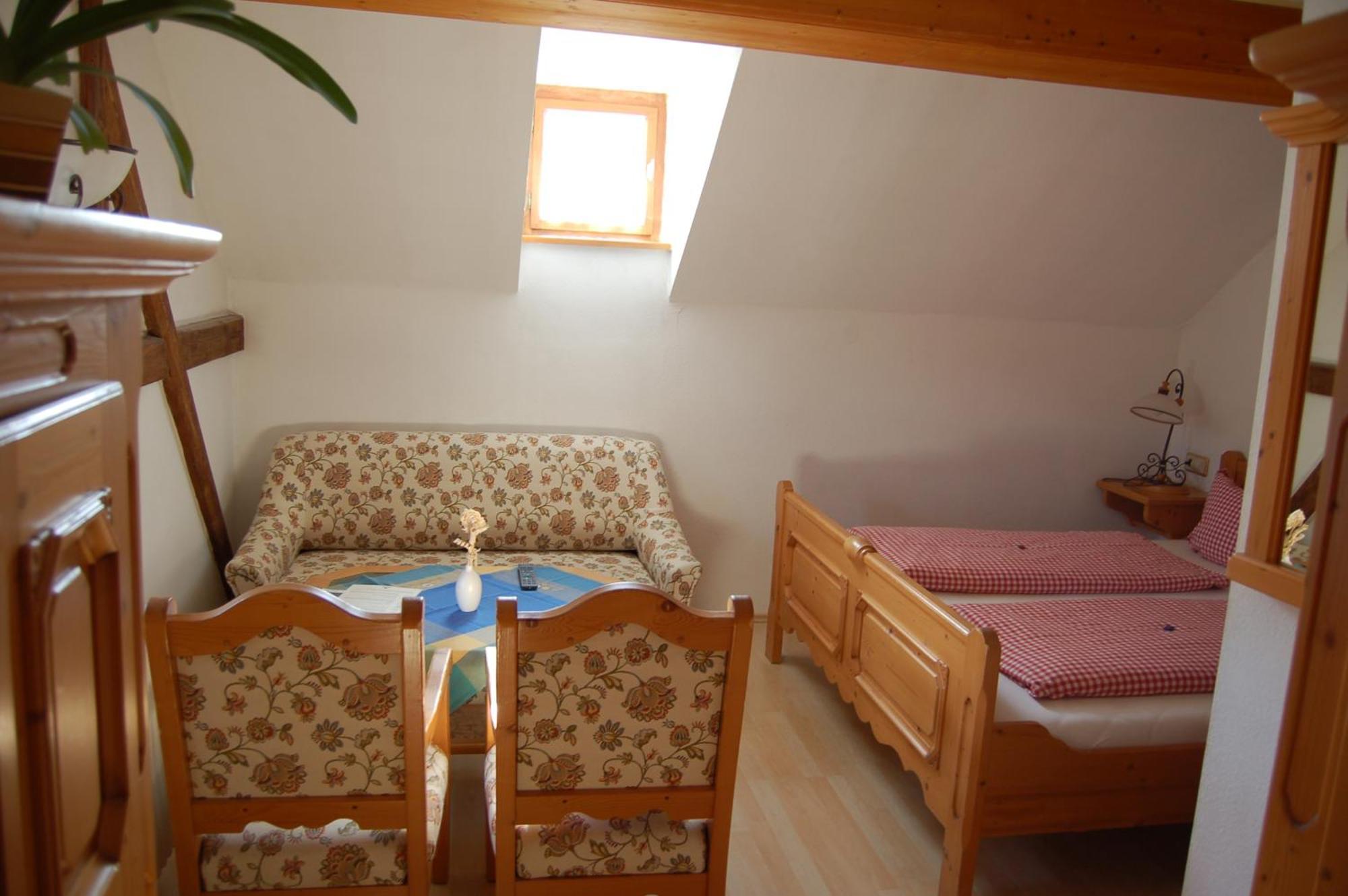 Berggasthaus & Pension Schoene Aussicht Клингентал Екстериор снимка
