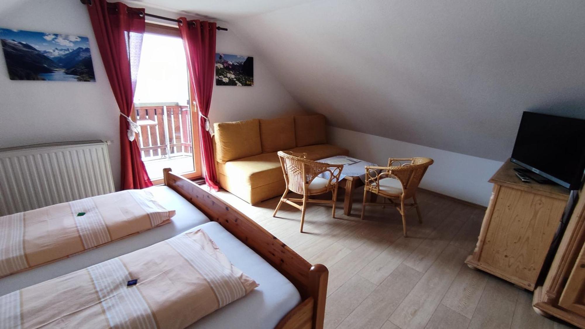Berggasthaus & Pension Schoene Aussicht Клингентал Екстериор снимка