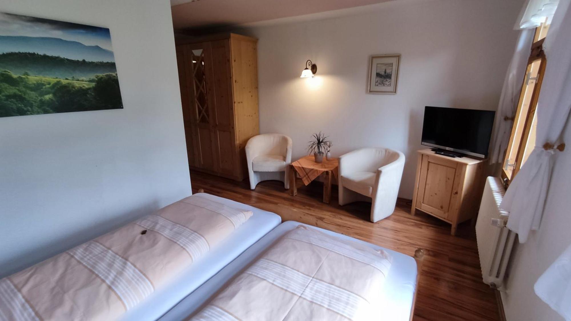 Berggasthaus & Pension Schoene Aussicht Клингентал Екстериор снимка