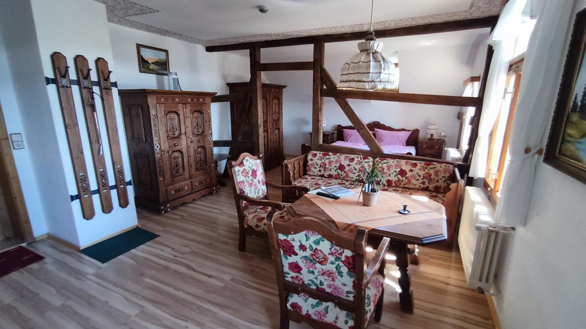 Berggasthaus & Pension Schoene Aussicht Клингентал Екстериор снимка